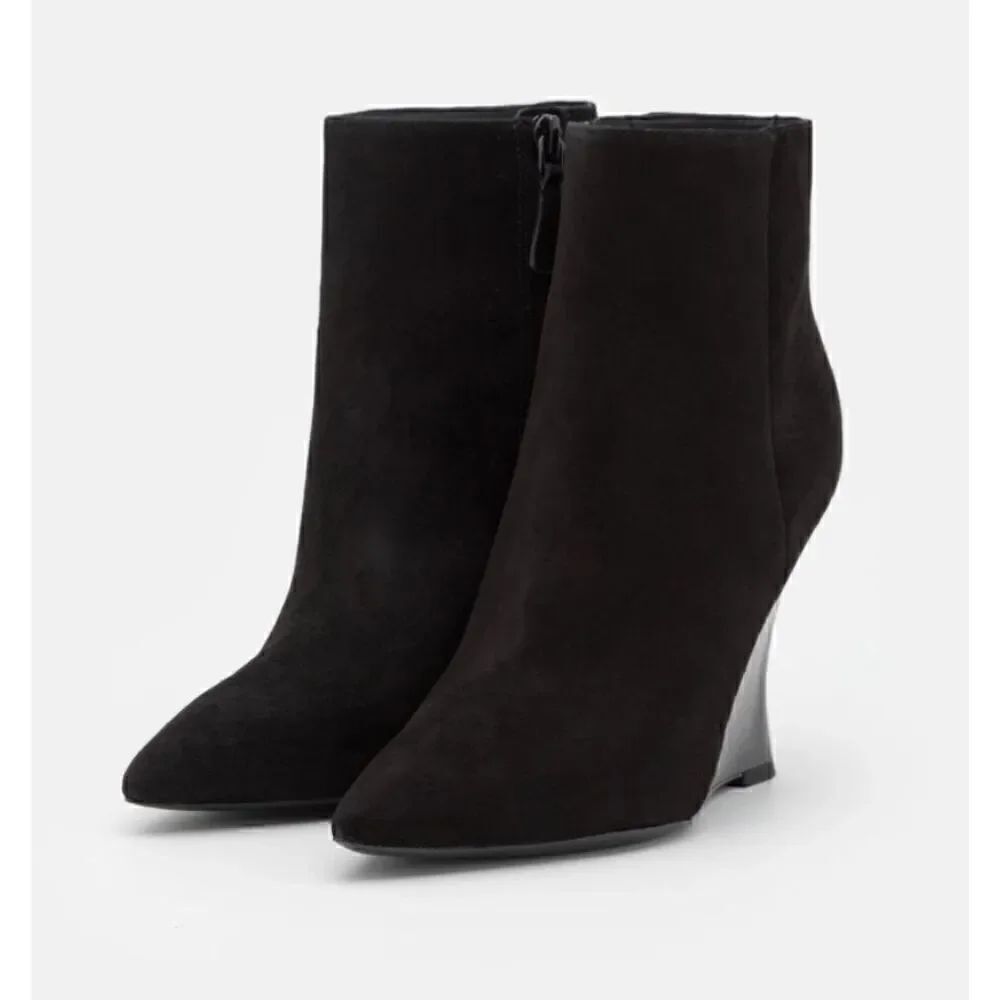 TORY BURCH SCULPTED WEDGE ANKLE BOOTS in Nero/Black NWOB Size 8 1/2